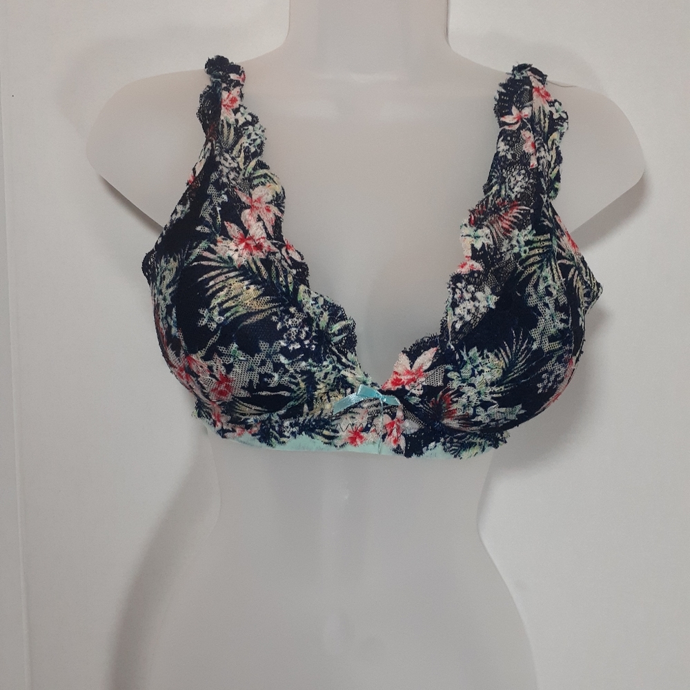 ✂️3/$15 Maurices Triangle Lace Bra